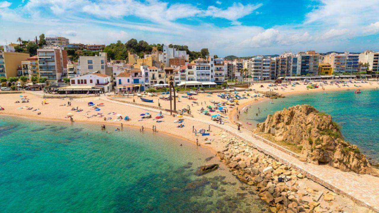 Apartamento Cerca De La Playa Blanes Bagian luar foto